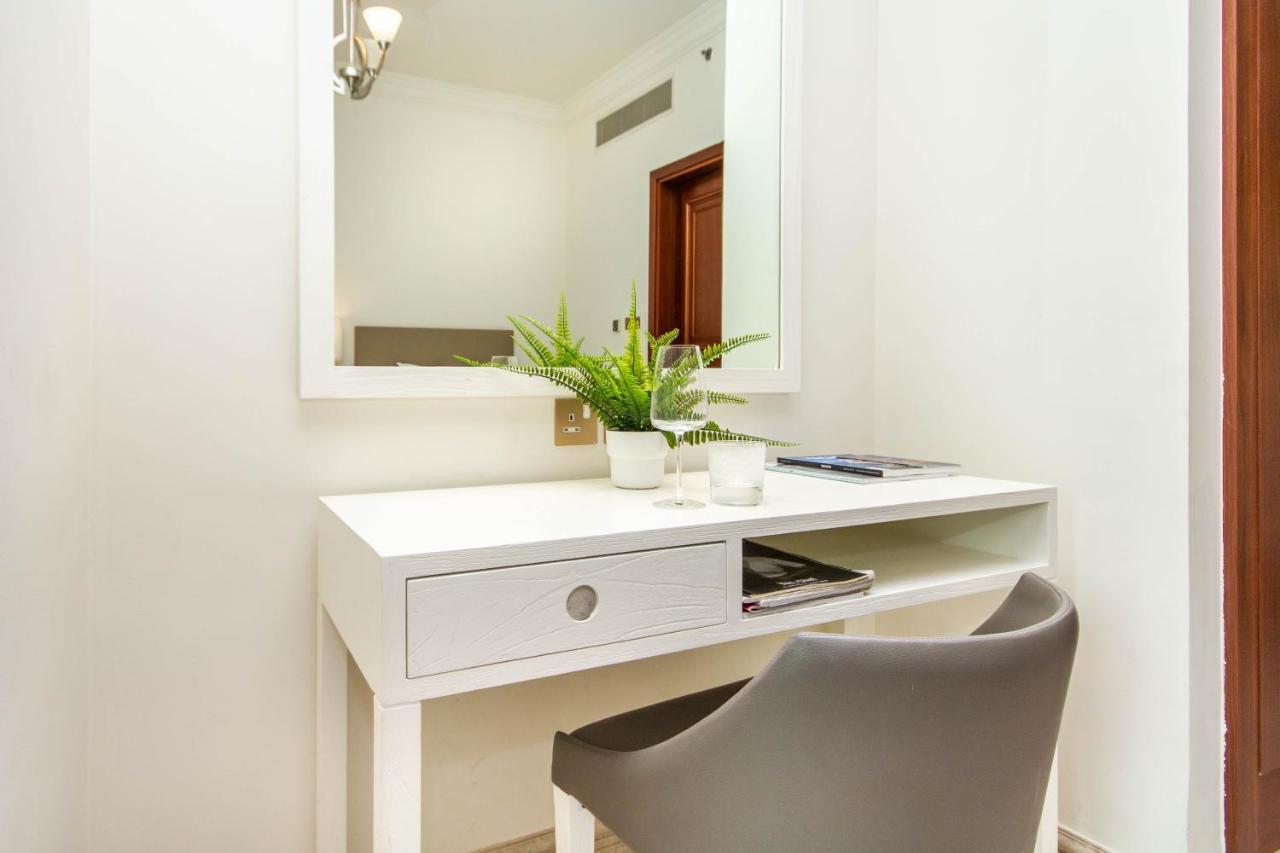 Bespoke Homes - Palm Jumeirah- 2 Bedroom & Pool Access, South Apartamento *